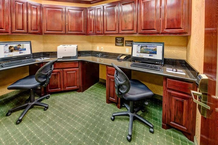 Business Center 42 of 45